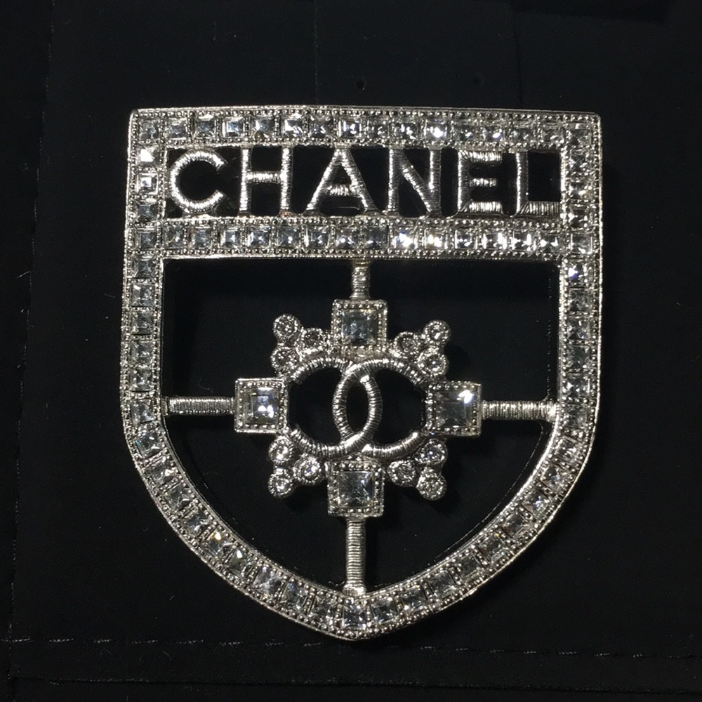 NWT Chanel Shield Crystal Brooch - Picture 4 of 4